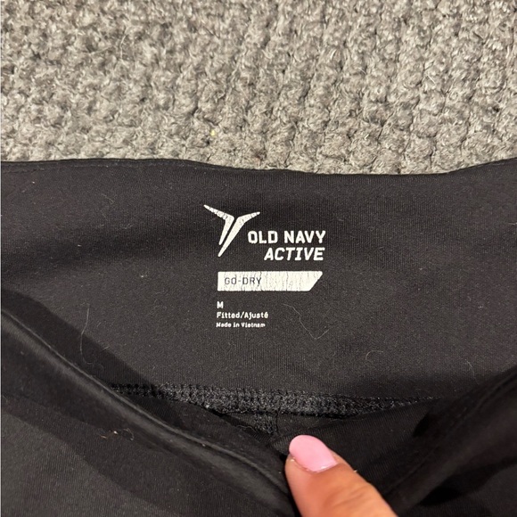 Old Navy Active Black capri Leggings size medium - Picture 2 of 3